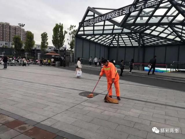 禹州环卫工人坚守在岗,为了城市整洁“不打烊”! 禹州环卫工人坚守在岗,为了城市整洁“不打烊”!