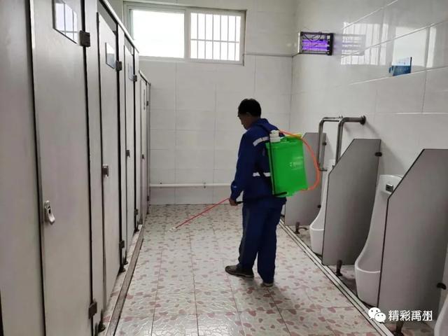 禹州环卫工人坚守在岗,为了城市整洁“不打烊”! 禹州环卫工人坚守在岗,为了城市整洁“不打烊”!