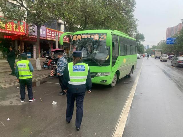 重拳出击!双节期间禹州3台违法客车被查扣! 重拳出击!双节期间禹州3台违法客车被查扣!