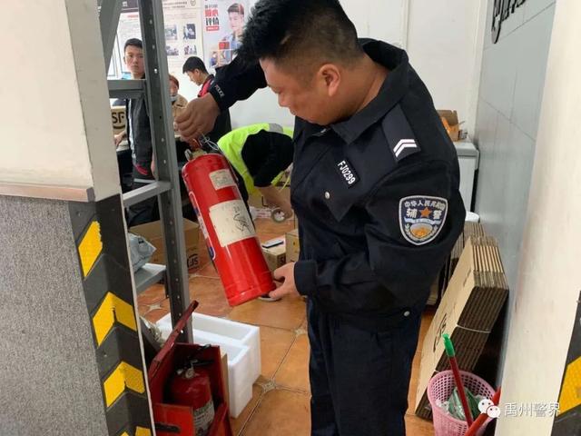 禹州警界我为祖国站岗 | 美景•美警承包你的假期 禹州警界我为祖国站岗 | 美景•美警承包你的假期