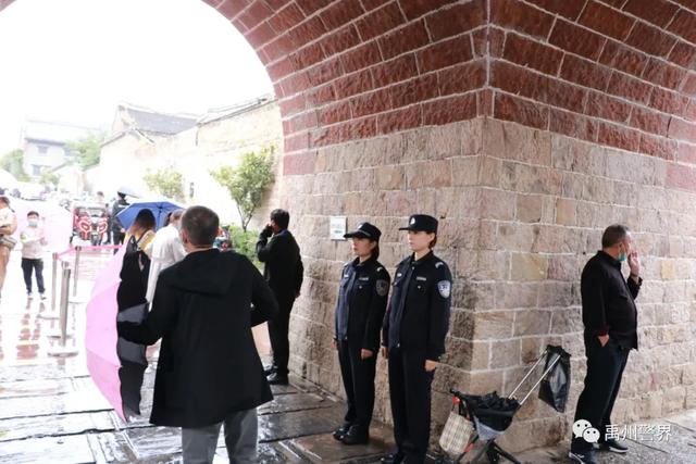 禹州警界我为祖国站岗 | 美景•美警承包你的假期 禹州警界我为祖国站岗 | 美景•美警承包你的假期