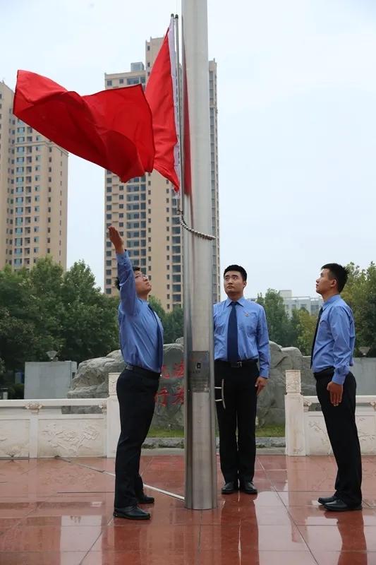 禹州市人民检察院举行庆“十一”升国旗仪式 禹州市人民检察院举行庆“十一”升国旗仪式