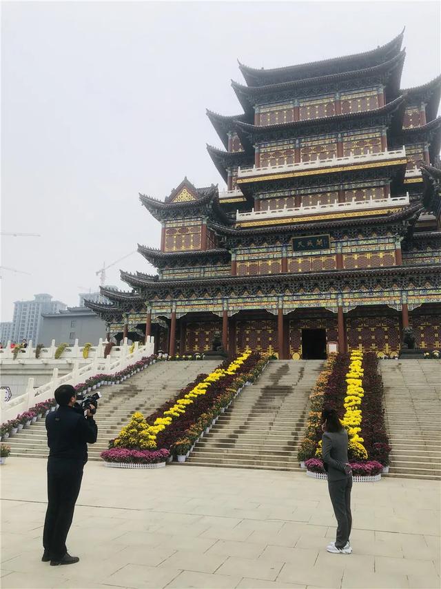 菊花盛放正当时!省内21家媒体团成员来禹州钧瓷文化园实地采风! 菊花盛放正当时!省内21家媒体团成员来禹州钧瓷文化园实地采风!