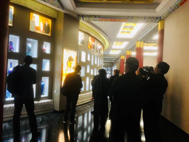 菊花盛放正当时!省内21家媒体团成员来禹州钧瓷文化园实地采风! 菊花盛放正当时!省内21家媒体团成员来禹州钧瓷文化园实地采风!