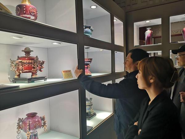 菊花与钧瓷“牵手”∣禹州市金秋菊展精彩绽放 菊花与钧瓷“牵手”∣禹州市金秋菊展精彩绽放