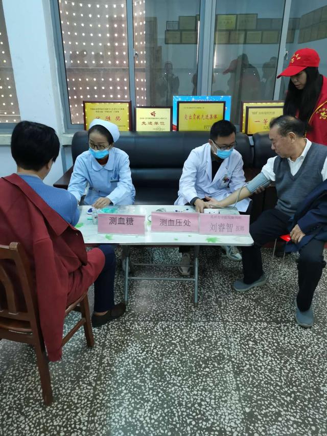 禹州市老干部局携手禹州市中医院开展免费义诊活动 禹州市老干部局携手禹州市中医院开展免费义诊活动