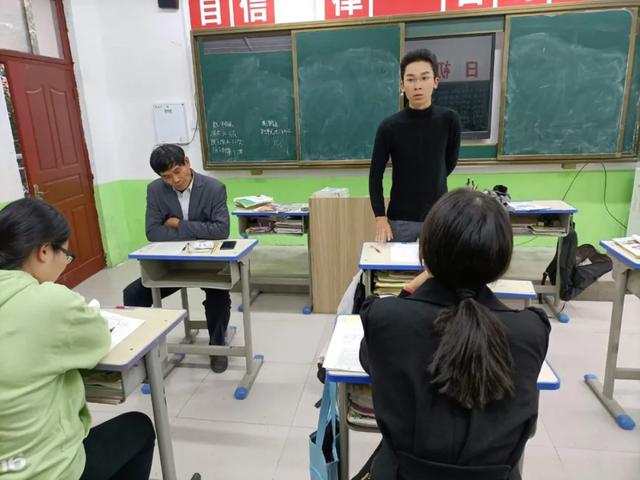 禹州南区学校举办月考质量分析会 禹州南区学校举办月考质量分析会