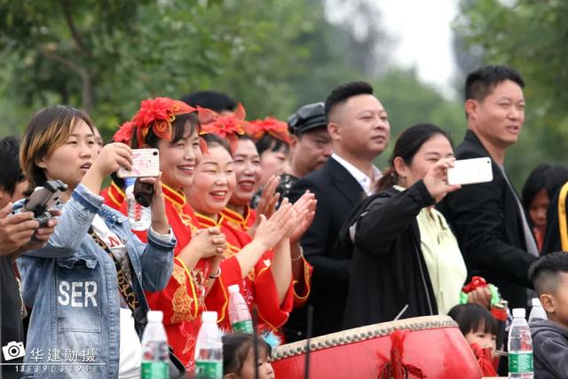 禹州方岗镇这个村彻底火了!群星大咖云集这里现场十分火爆! 禹州方岗镇这个村彻底火了!群星大咖云集这里现场十分火爆!