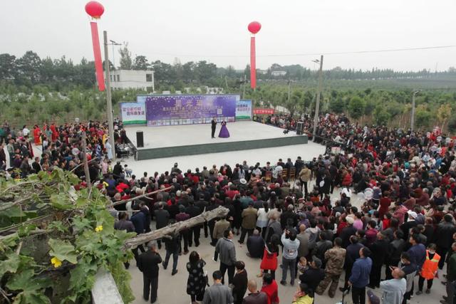 禹州方岗镇这个村彻底火了!群星大咖云集这里现场十分火爆! 禹州方岗镇这个村彻底火了!群星大咖云集这里现场十分火爆!