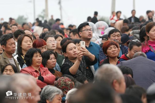 禹州方岗镇这个村彻底火了!群星大咖云集这里现场十分火爆! 禹州方岗镇这个村彻底火了!群星大咖云集这里现场十分火爆!
