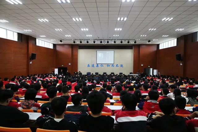 禹州市检察院30余名员额检察官兼职法治副校长实现市直、26个乡镇办学校全覆盖 禹州市检察院30余名员额检察官兼职法治副校长实现市直、26个乡镇办学校全覆盖