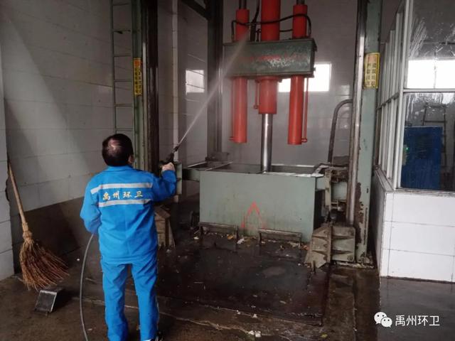 禹州环卫:深化雨后道路作业 迅速恢复城市清洁 禹州环卫:深化雨后道路作业 迅速恢复城市清洁