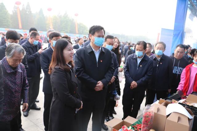 禹州市“庆丰收迎小康”消费扶贫农特产品展销会举行 禹州市“庆丰收迎小康”消费扶贫农特产品展销会举行
