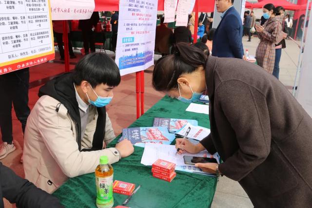 禹州市“庆丰收迎小康”消费扶贫农特产品展销会举行 禹州市“庆丰收迎小康”消费扶贫农特产品展销会举行