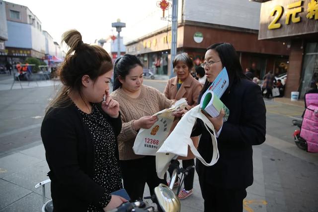 禹州检察:来,看看我们的手提袋里都装了啥? 禹州检察:来,看看我们的手提袋里都装了啥?