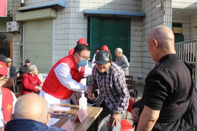 禹州二院九九重阳享健康,浓浓义诊敬老情 禹州二院九九重阳享健康,浓浓义诊敬老情