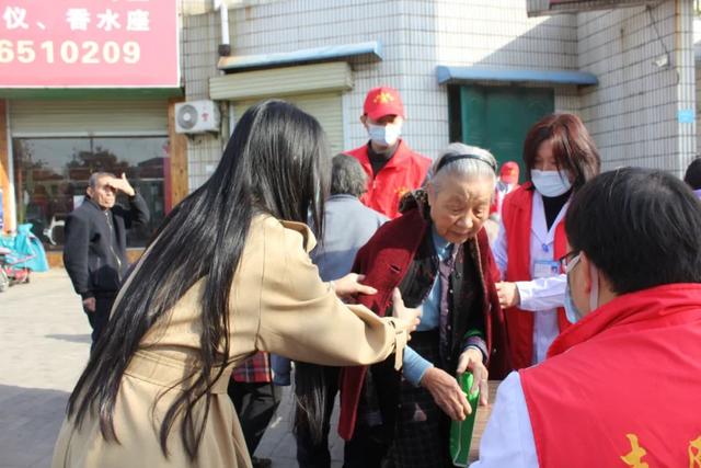 禹州二院九九重阳享健康,浓浓义诊敬老情 禹州二院九九重阳享健康,浓浓义诊敬老情