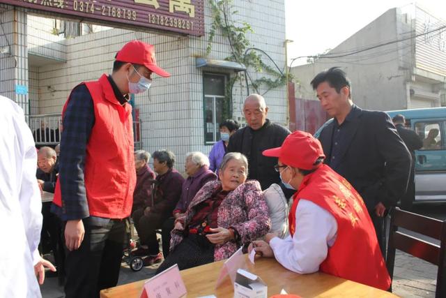 禹州二院九九重阳享健康,浓浓义诊敬老情 禹州二院九九重阳享健康,浓浓义诊敬老情