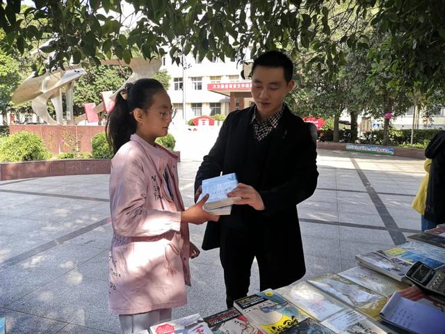 最是书香能致远——禹州图书进校园 书香伴成长 最是书香能致远——禹州图书进校园 书香伴成长