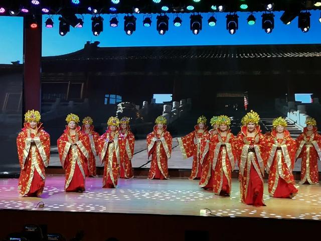 禹州市举办2020年“爱在重阳”重阳节文化志愿者团队模特专场展演 禹州市举办2020年“爱在重阳”重阳节文化志愿者团队模特专场展演