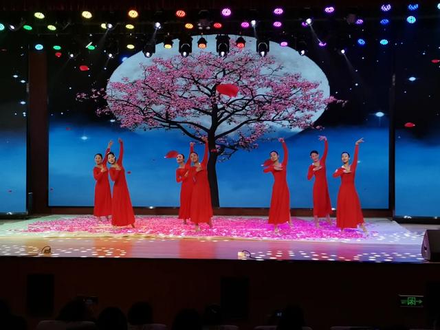 禹州市举办2020年“爱在重阳”重阳节文化志愿者团队模特专场展演 禹州市举办2020年“爱在重阳”重阳节文化志愿者团队模特专场展演