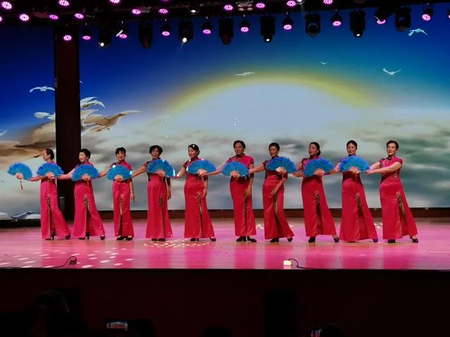 禹州市举办2020年“爱在重阳”重阳节文化志愿者团队模特专场展演 禹州市举办2020年“爱在重阳”重阳节文化志愿者团队模特专场展演