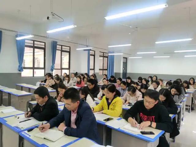 禹州市第三实验学校中学部家长会 禹州市第三实验学校中学部家长会