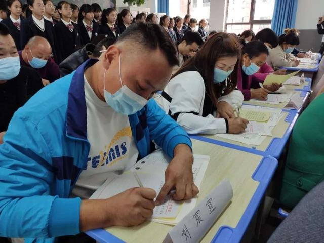禹州市第三实验学校中学部家长会 禹州市第三实验学校中学部家长会