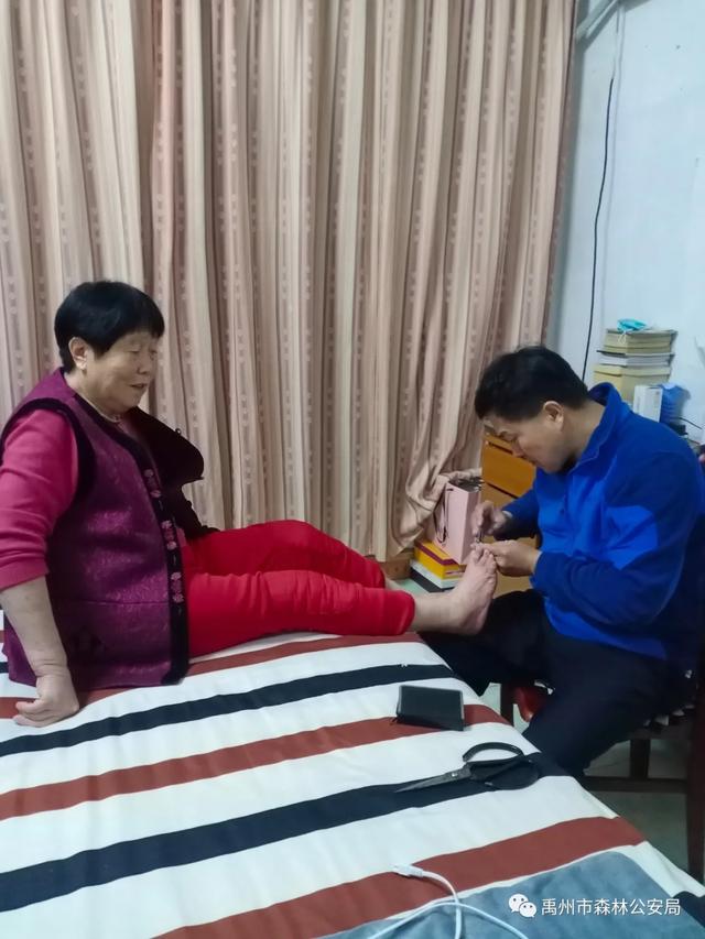禹州市森林公安局重阳佳节 爱老敬老 禹州市森林公安局重阳佳节 爱老敬老