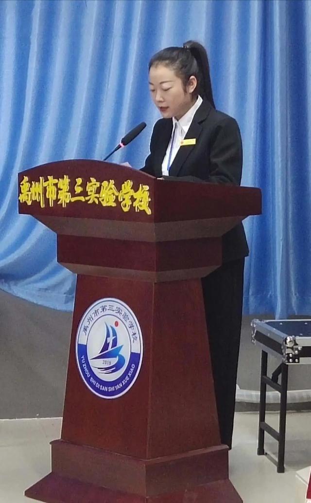 禹州市第三实验学校“师徒结对”拜师仪式 禹州市第三实验学校“师徒结对”拜师仪式
