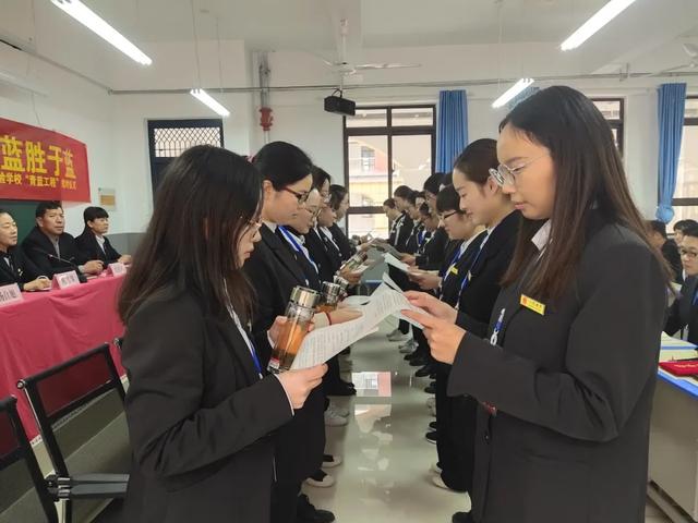 禹州市第三实验学校“师徒结对”拜师仪式 禹州市第三实验学校“师徒结对”拜师仪式