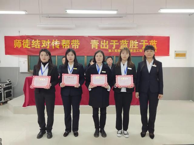 禹州市第三实验学校“师徒结对”拜师仪式 禹州市第三实验学校“师徒结对”拜师仪式