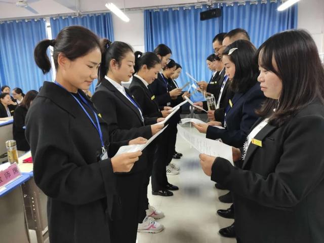 禹州市第三实验学校“师徒结对”拜师仪式 禹州市第三实验学校“师徒结对”拜师仪式