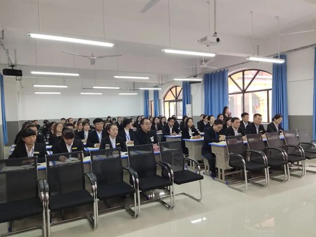 禹州市第三实验学校“师徒结对”拜师仪式 禹州市第三实验学校“师徒结对”拜师仪式