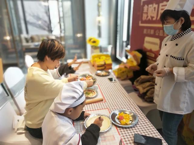禹州海盛湖滨豪庭甜蜜“食”光 美好金秋 ——披萨DIY活动圆满落幕 禹州海盛湖滨豪庭甜蜜“食”光 美好金秋 ——披萨DIY活动圆满落幕