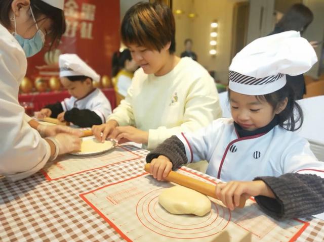 禹州海盛湖滨豪庭甜蜜“食”光 美好金秋 ——披萨DIY活动圆满落幕 禹州海盛湖滨豪庭甜蜜“食”光 美好金秋 ——披萨DIY活动圆满落幕