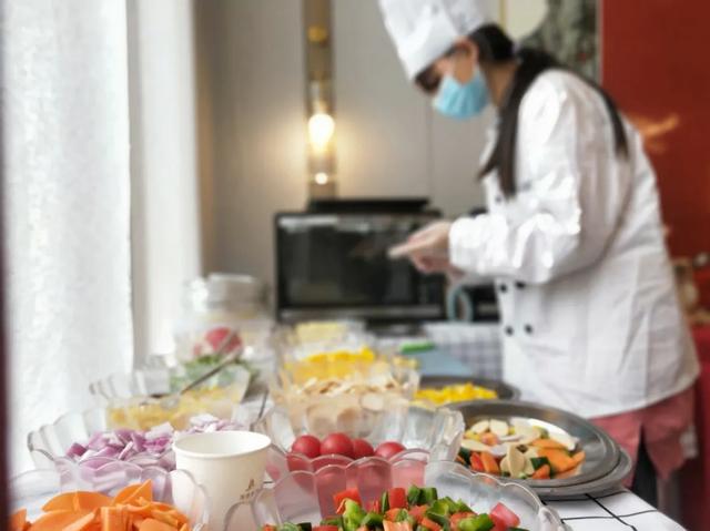禹州海盛湖滨豪庭甜蜜“食”光 美好金秋 ——披萨DIY活动圆满落幕 禹州海盛湖滨豪庭甜蜜“食”光 美好金秋 ——披萨DIY活动圆满落幕