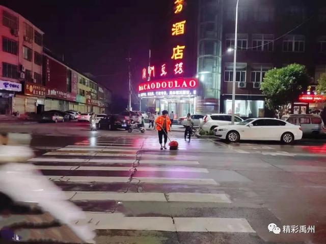 今天的头条给禹州的他们!环卫工人节,一起转发说声:辛苦了! 今天的头条给禹州的他们!环卫工人节,一起转发说声:辛苦了!