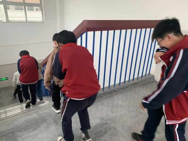 禹州市第五实验学校消防安全演练 禹州市第五实验学校消防安全演练