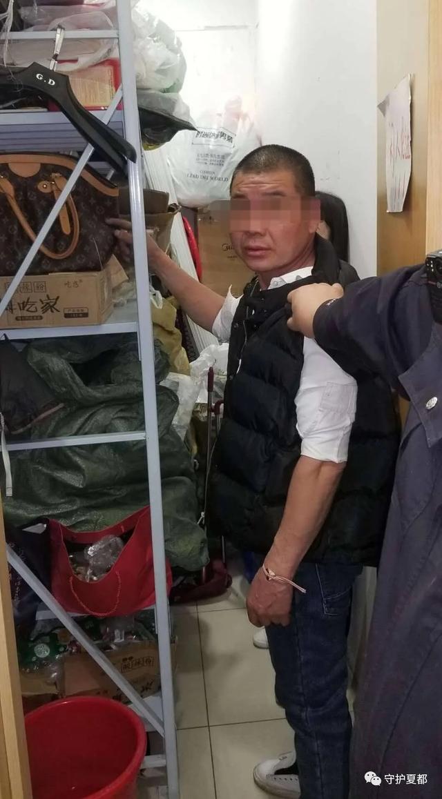 禹州一男子服装店内偷钱包藏匿于裤裆内 禹州一男子服装店内偷钱包藏匿于裤裆内