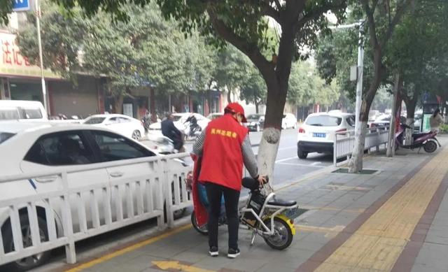 禹州环卫:又逢周五清洁日 多措并举促品质 禹州环卫:又逢周五清洁日 多措并举促品质