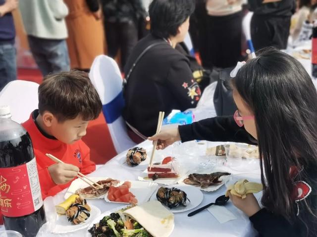 禹州首届业主答蟹宴,美味食光记暖心落幕了! 禹州首届业主答蟹宴,美味食光记暖心落幕了!