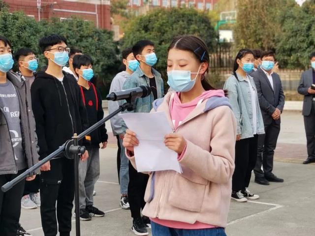 禹州南区学校开展“守纪律、讲规矩、防疫情”主题升旗仪式 禹州南区学校开展“守纪律、讲规矩、防疫情”主题升旗仪式