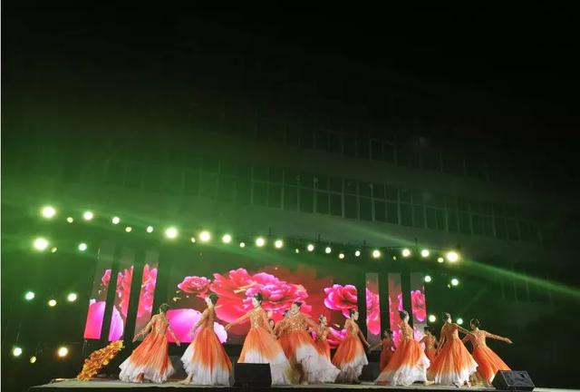 “中国梦 劳动美 工会情”文艺演出进基层 走进平禹煤电方山新井 “中国梦 劳动美 工会情”文艺演出进基层 走进平禹煤电方山新井