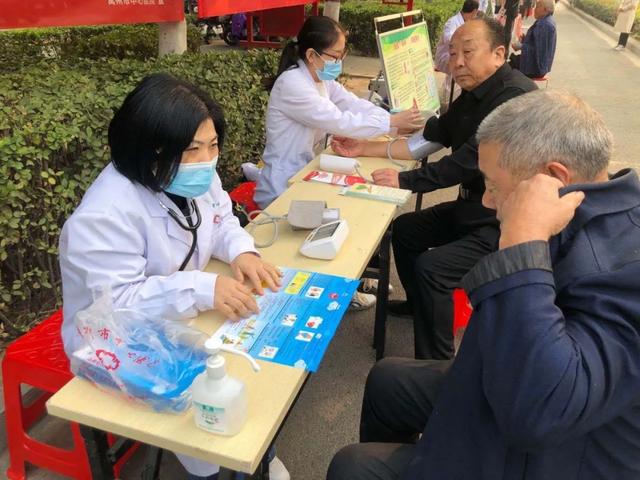 禹州市中心医院开展世界卒中日大型义诊宣传活动 禹州市中心医院开展世界卒中日大型义诊宣传活动
