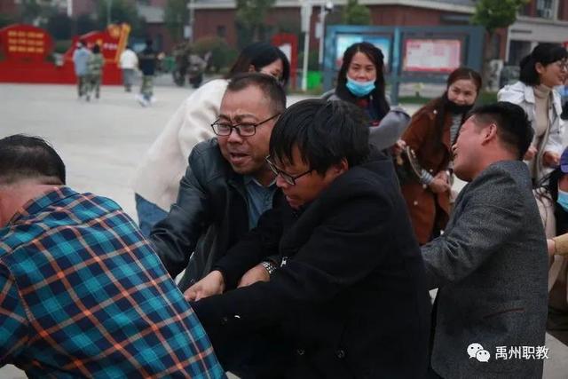2020年禹州中专教职工拔河比赛正式拉开了帷幕 2020年禹州中专教职工拔河比赛正式拉开了帷幕