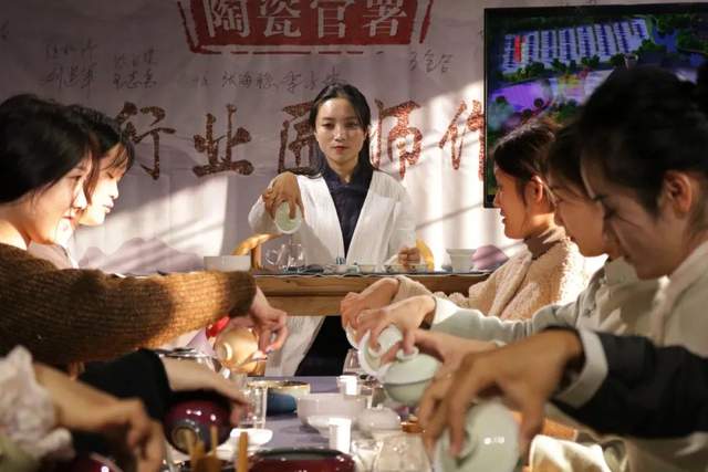 禹州钧瓷茶艺师研修培训班在陶瓷官署开课啦! 禹州钧瓷茶艺师研修培训班在陶瓷官署开课啦!
