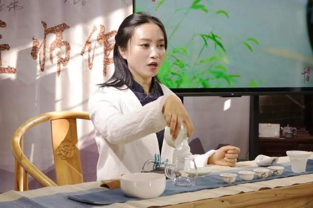禹州钧瓷茶艺师研修培训班在陶瓷官署开课啦! 禹州钧瓷茶艺师研修培训班在陶瓷官署开课啦!