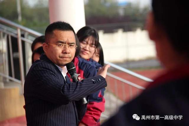 点燃激情、决胜高考、中考,禹州一高励志报告会振奋人心! 点燃激情、决胜高考、中考,禹州一高励志报告会振奋人心!