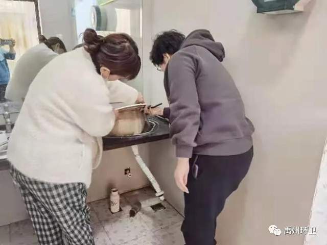 禹州环卫:周五清洁不松懈 提升质量保洁净 禹州环卫:周五清洁不松懈 提升质量保洁净